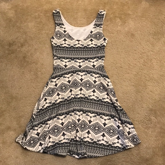 Divided Dresses & Skirts - 🧚‍♀️8/$24🧚‍♀️ Divided Size 2 Black/White Dress
